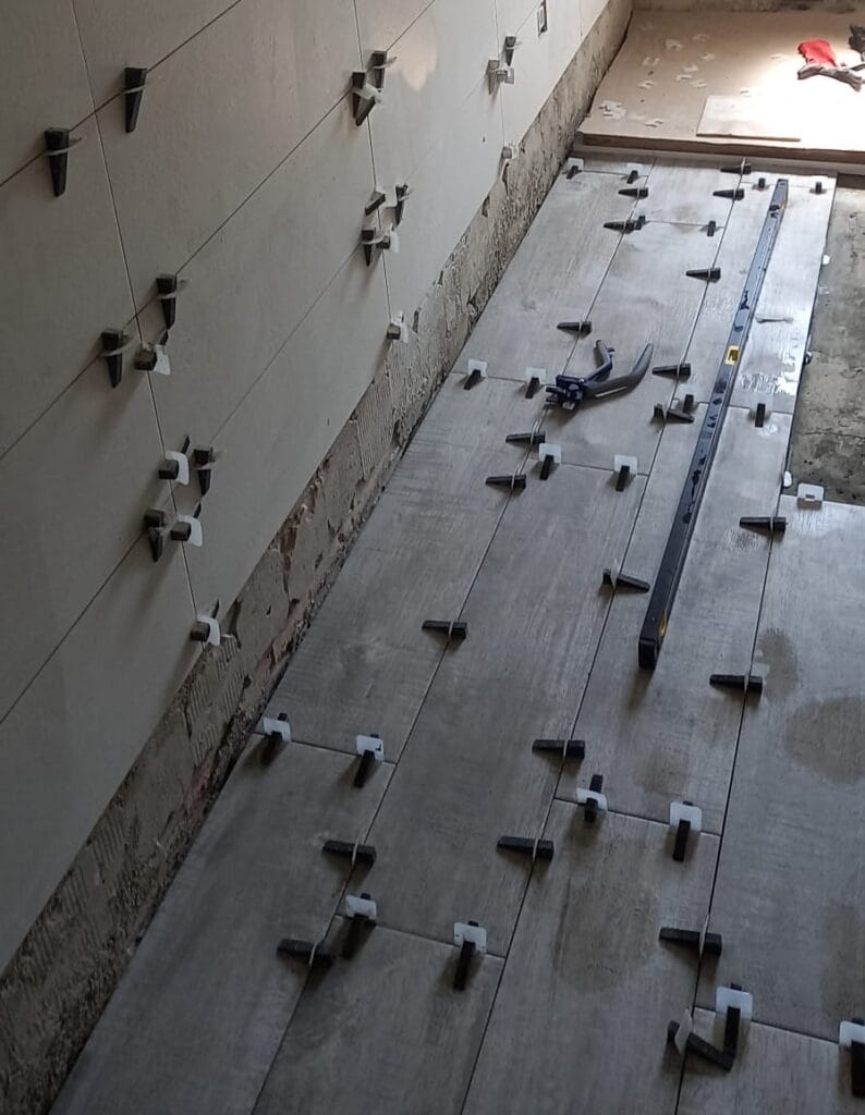 Alicatado en El ENTREGO - CONSTRUCCIONES Y REFORMAS ARAUJO